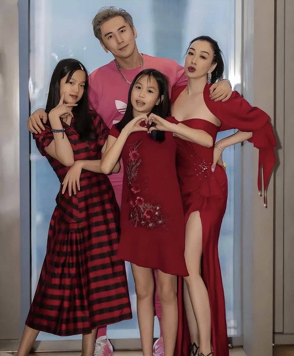 钟丽缇迎来了她的54岁生日,并在社交平台晒出庆生视频(图14) 钟丽缇迎来了她的54岁生日,并在社交平台晒出庆生视频(图14)