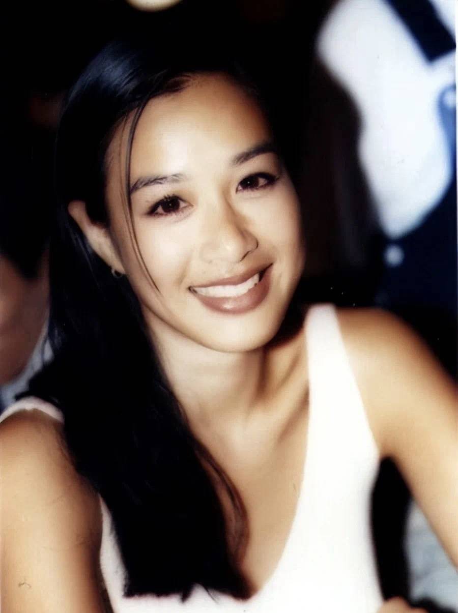 钟丽缇迎来了她的54岁生日,并在社交平台晒出庆生视频(图19) 钟丽缇迎来了她的54岁生日,并在社交平台晒出庆生视频(图19)