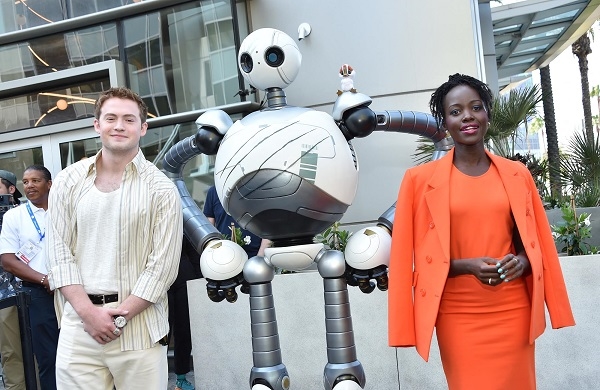 环球影业的《荒野机器人》本周票房将达3400万美元,蝉联三周票房冠军,令渠道大跌眼镜(图3) 《荒野机器人》位居北美第一