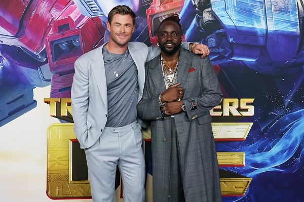 环球影业的《荒野机器人》本周票房将达3400万美元,蝉联三周票房冠军,令渠道大跌眼镜(图5) 《荒野机器人》位居北美第一