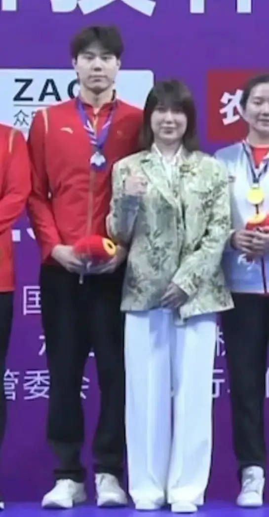 运动员覃海洋工作室发声明回应出轨:正在收集整理相关证据,必要时向公安机关报案(图3) 运动员覃海洋工作室发声明回应出轨:正在收集整理相关证据,必要时向公安机关报案(图3)