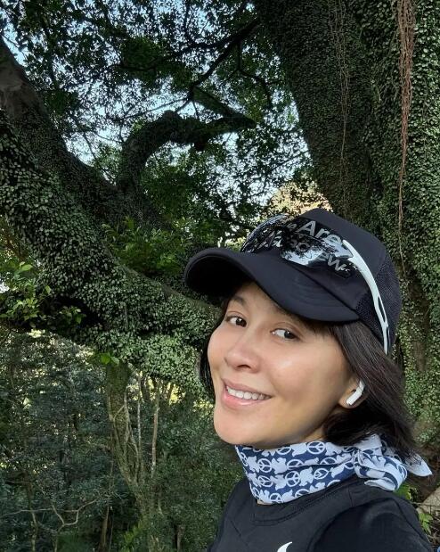 58岁香港女星刘嘉玲素颜晨跑照片曝光:素颜美到新高度,不仅肤质状况极佳,连一点细纹都没有(图1) 58岁香港女星刘嘉玲素颜晨跑照片曝光:素颜美到新高度,不仅肤质状况极佳,连一点细纹都没有(图1)