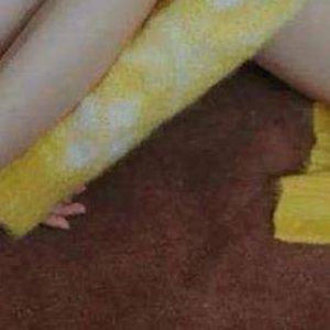 张天爱双腿让人忍不住直呼是魔鬼，参加综艺也是不停的锻炼身体