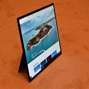 最新报告称全球PC出货量在2023年第3季度表现继续回稳，预计2024年将出现更强劲的反弹