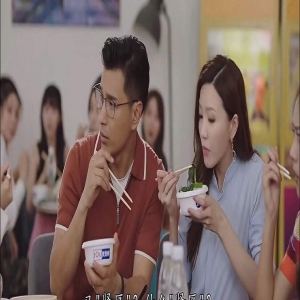 TVB小花凭借新剧出圈！和同剧的演员张子丰传出绯闻，曾相约一起看演唱会