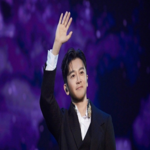 《还珠格格》容嬷嬷现身苏有朋演唱会，整晚众星云集掀起一波波回忆杀