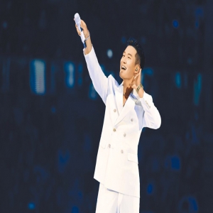 周兴哲新歌《青春要用几行诗来写》苏州站首唱，令全场粉丝惊喜不已