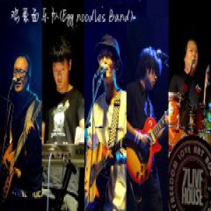 鸡蛋面乐队助力鸽子蜜蜂「春花冬梦」郑州站，现场气氛被点燃